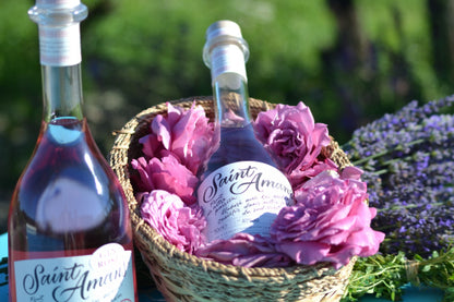 Our Rosé Gin bottle, nestled in a gorgeous basket of flowers and lavender, representative of our region of Occitania. French: Notre bouteille de Gin Rosé, nichée dans un sublime panier de fleurs et de lavande, représentatives de notre région, l’Occitanie.