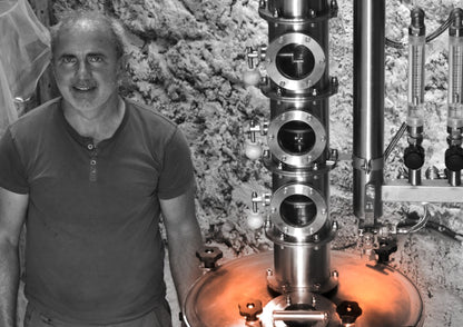 Meet our founders and learn about the history of the Saint Amans gin, the result of a British and French partnership. Pictured in black and white is one of our founders Jean-Louis next to our distillery equipment. French: Rencontrez nos fondateurs et apprenez-en plus sur l’histoire du gin Saint-Amans, le résultat d’un partenariat entre le Royaume-Uni et la France. Jean-Louis, l’un de nos fondateurs, est ici photographié en noir et blanc à côté de notre équipement de distillerie.