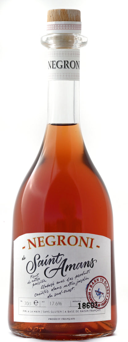 Amber Negroni cocktail bottle by Saint Amans using handcrafted French gin. French: Une bouteille de Negroni par Saint Amans composé de gin français artisanal. Elle est de couleur ambrée.